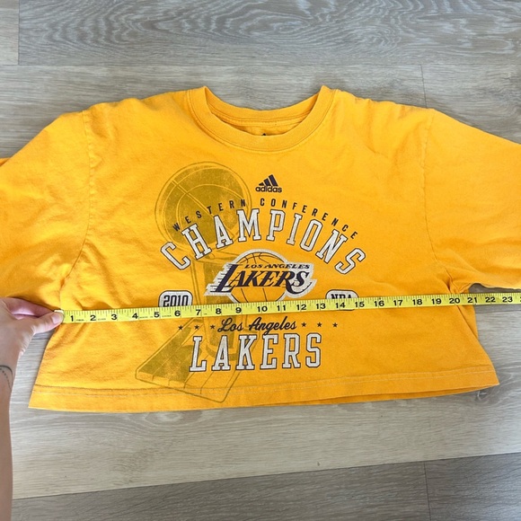 Adidas Los Angeles Lakers 2010 Champions Cropped Tee - Picture 3 of 5
